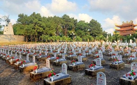 Đến Nghĩa trang quốc gia đường 9 để hiểu hơn giá trị của hòa bình