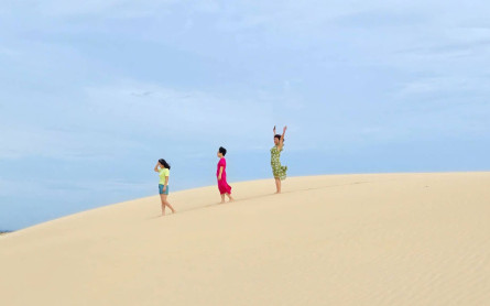 Giá vé tham quan Đồi Cát Quang Phú là bao nhiêu?