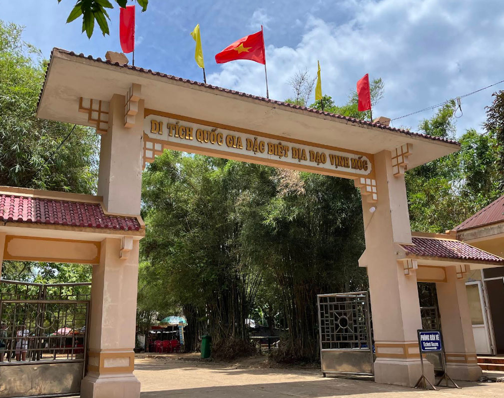 Cổng vào di tích Địa Đạo Vịnh Mốc Quảng Trị