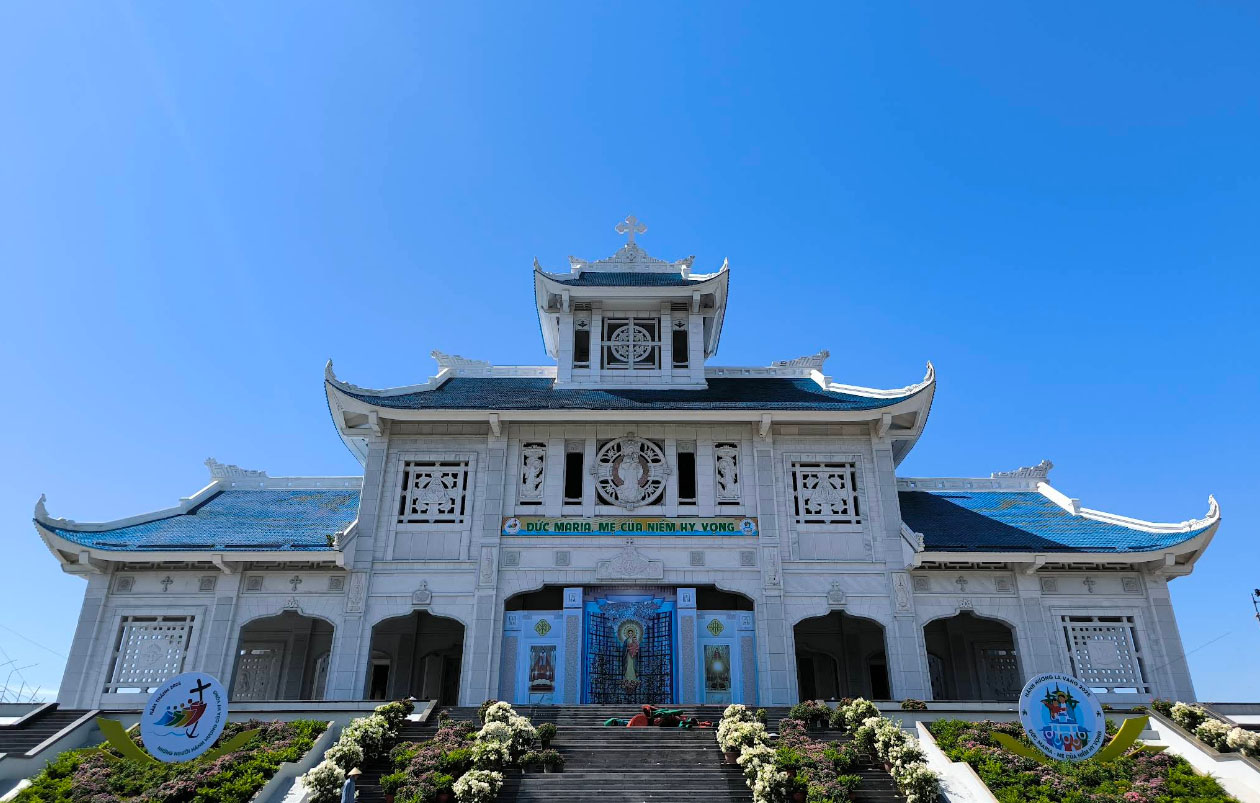 Trung tâm hành hương Đức Mẹ La Vang