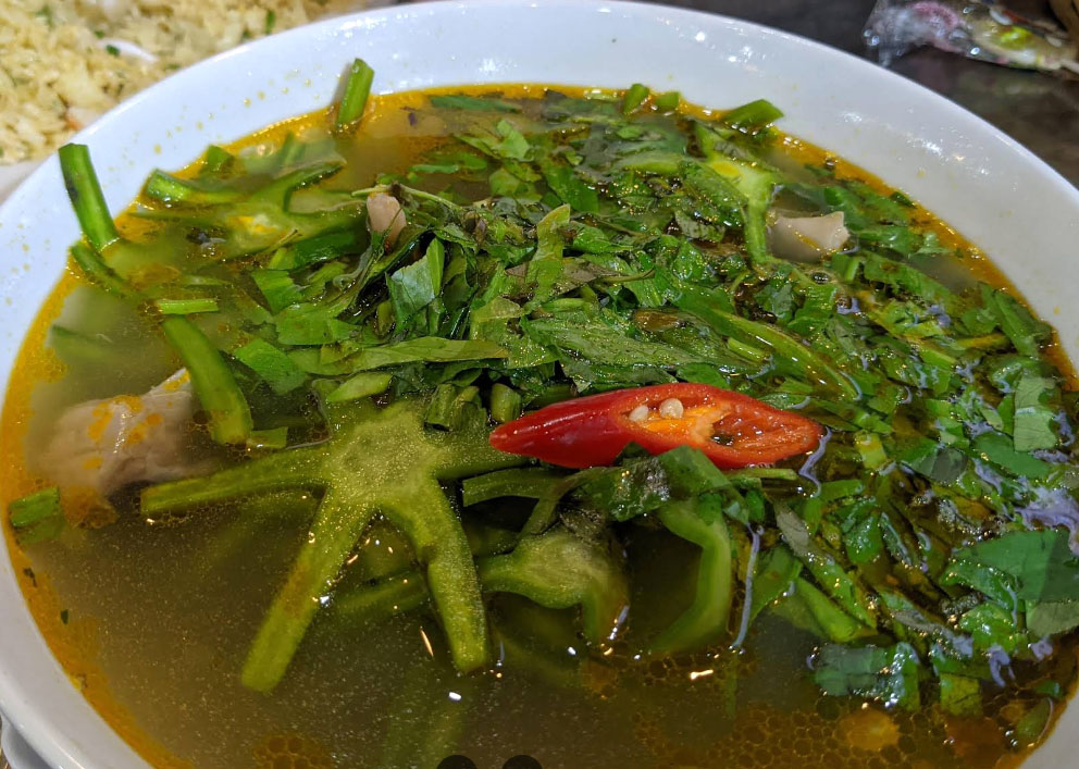 Canh cá đuối nấu xương rồng