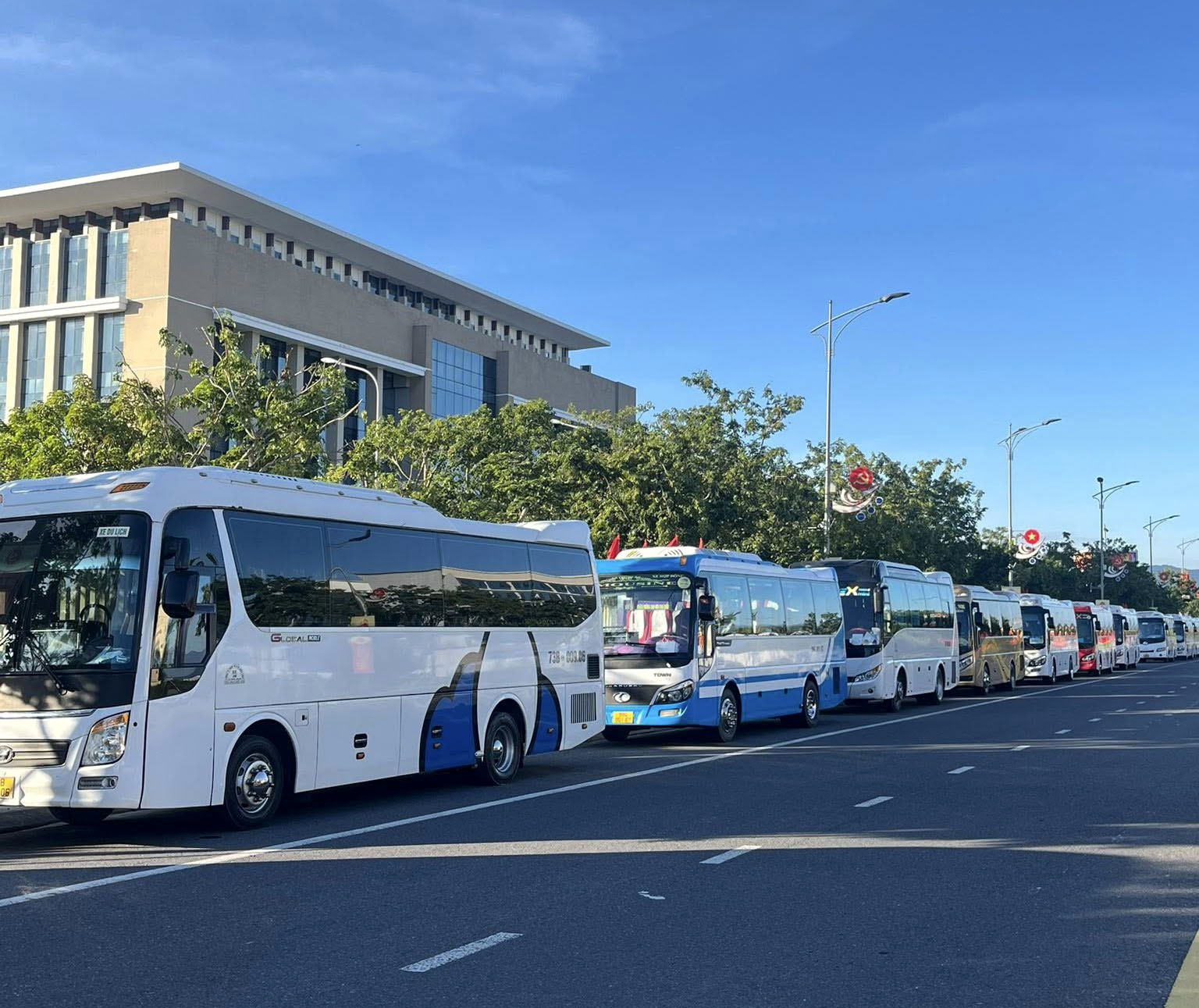 Cho thuê xe có lái Đồng Hới