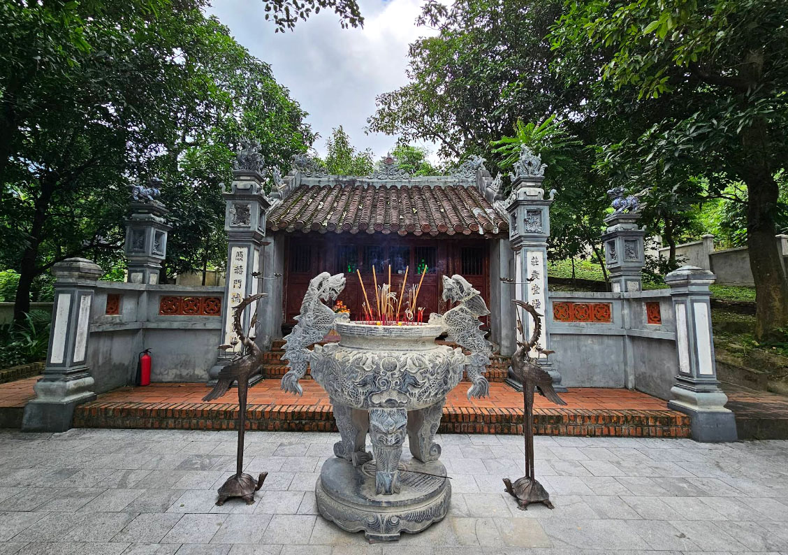 Đền Thánh Mẫu Liễu Hạnh Đèo Ngang
