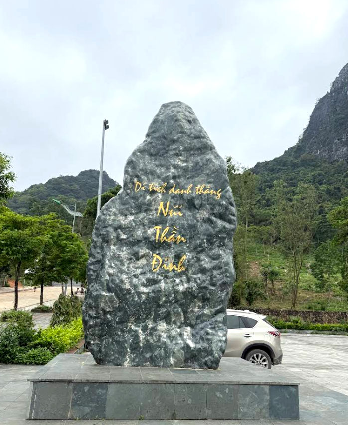 Núi Thần Đinh