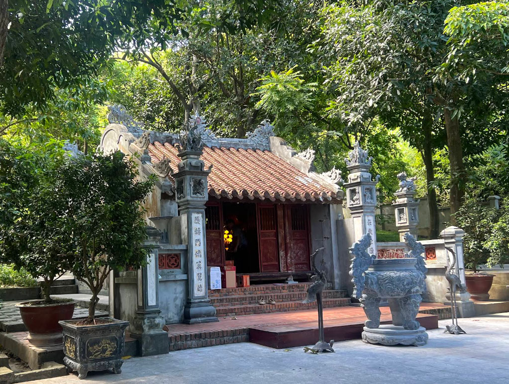 Đền thờ Thánh Mẫu Liễu Hạnh Đèo Ngang
