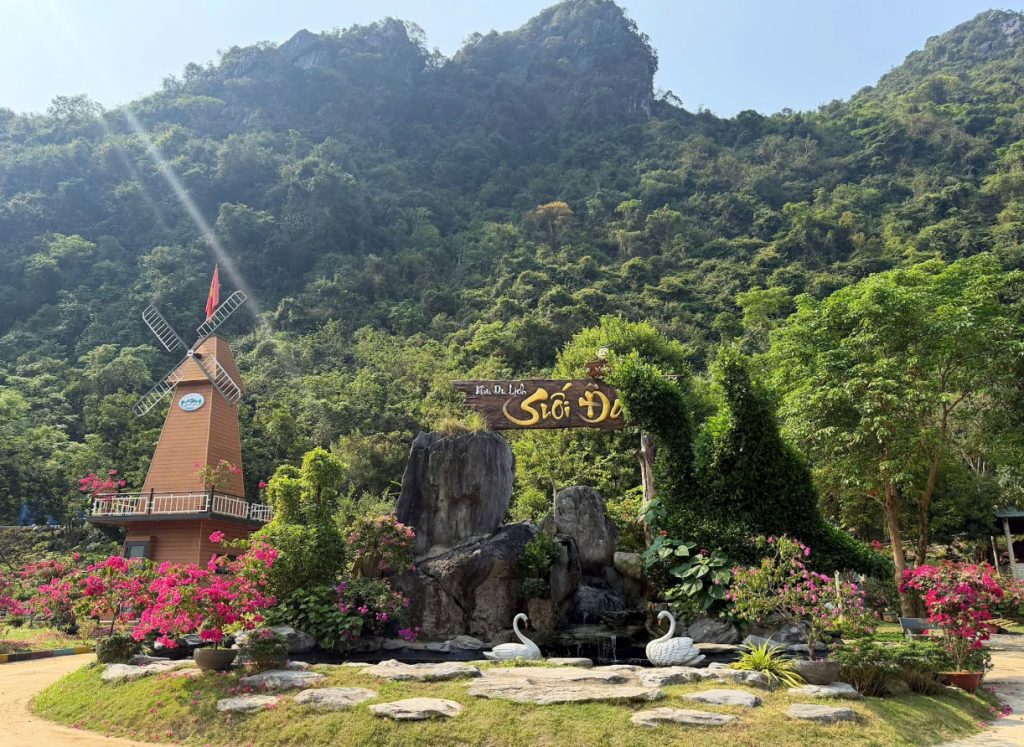 Khu du lịch Suối Đá