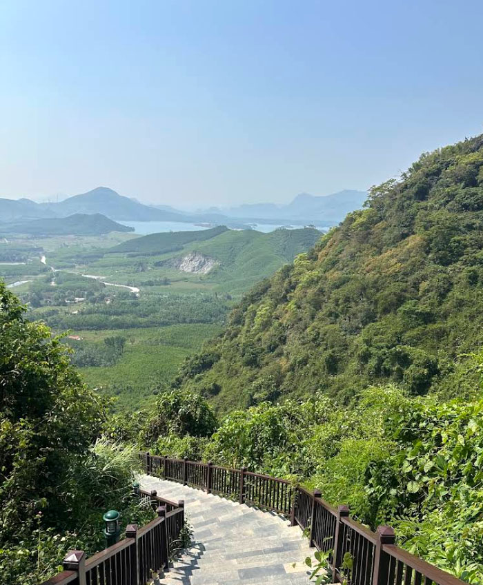 Cảnh sắc sông núi gặp gỡ đời sống tâm linh